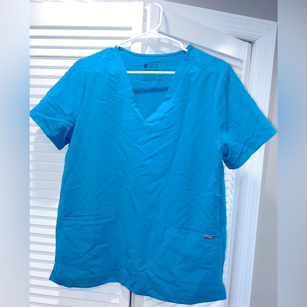 FIGS LIMITED EDITION TEAL. SIZE M. CASMA 3 POCKET SCRUB TOP. GENTLY WORN.